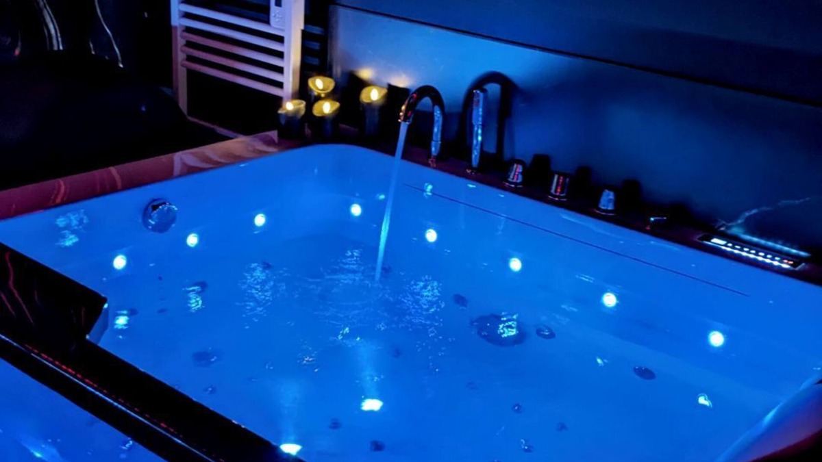 Alencon Bed & Breakfast | Loveroom la chambre d'aphrodite 2 to 4 people for an unforgettable experience