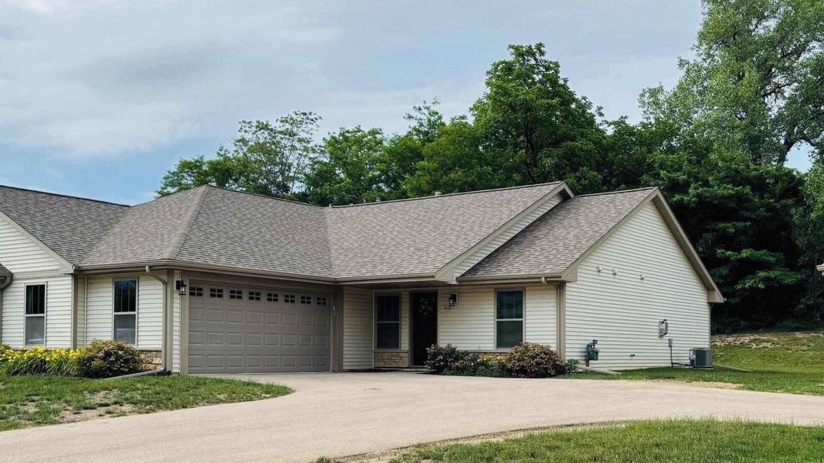 Loves Park Condo | Loves Park Condo: King Bed, Near Water Parks & More!