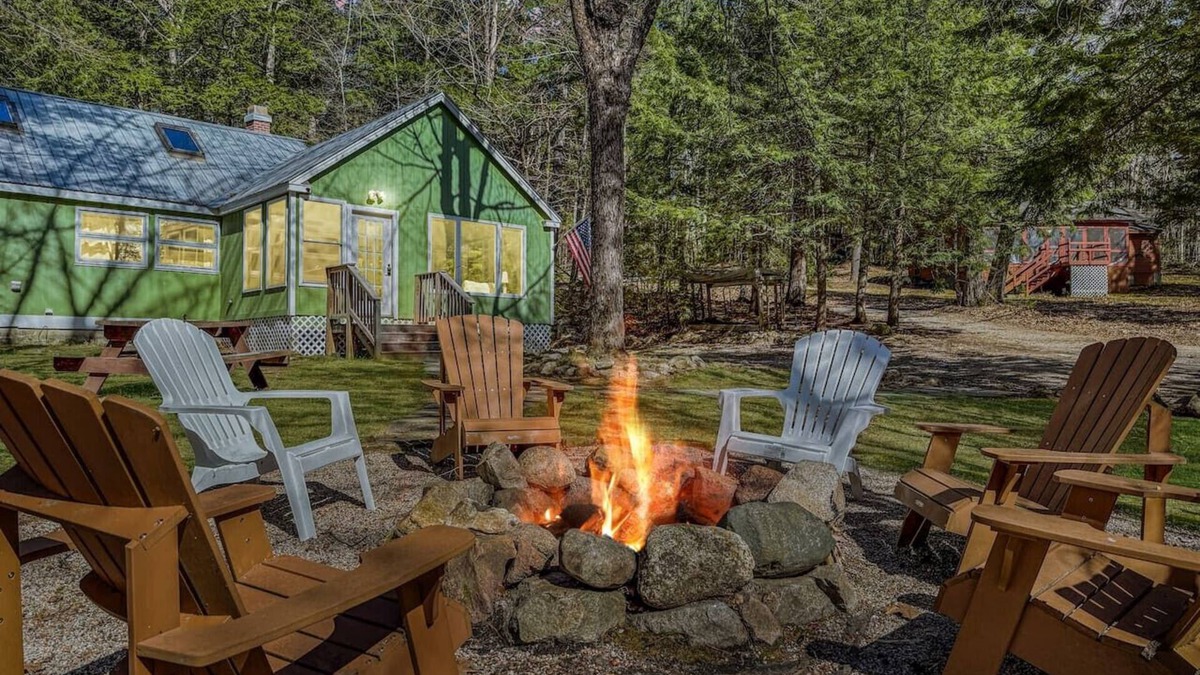 Fryeburg Cabin | Lovewell Lodge | Cozy Cabin w/Firepit and Kayaks