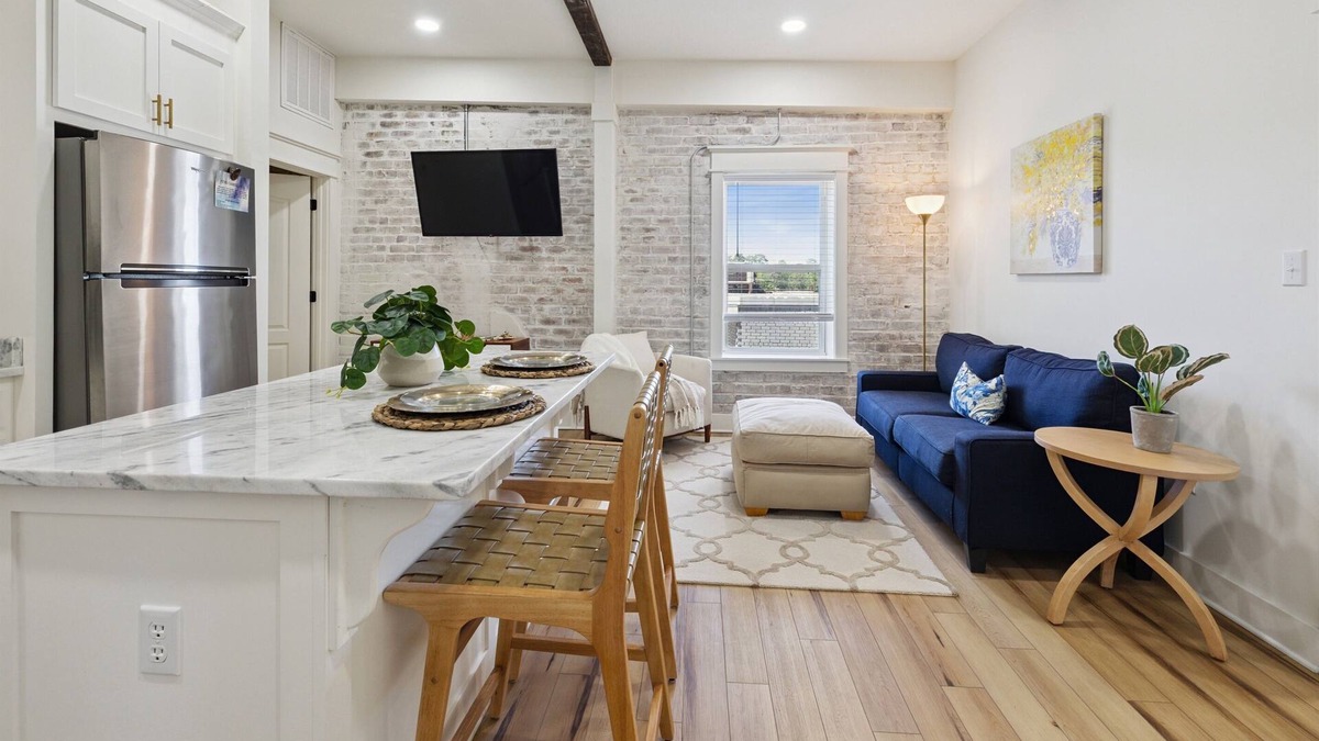 Laurel Apartment | Loving Loft Suite, Laurel, Coffee Bar, Walkable
