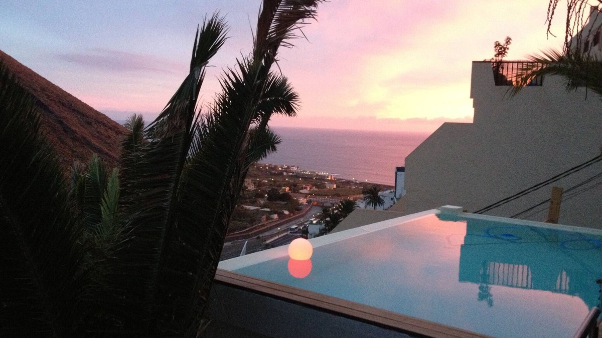 La Calera House | lovingly furnished holiday home with pool and sea view