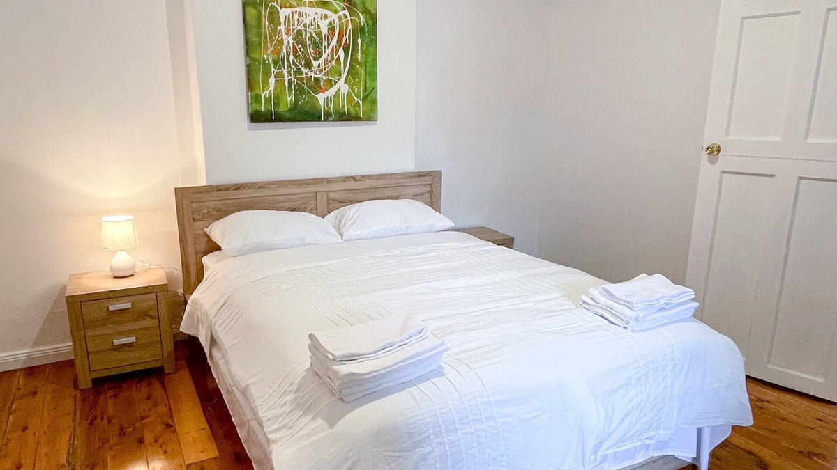 Granville House | Low Price Clean Linen Free Stuff No. 3 sleep 15 persons