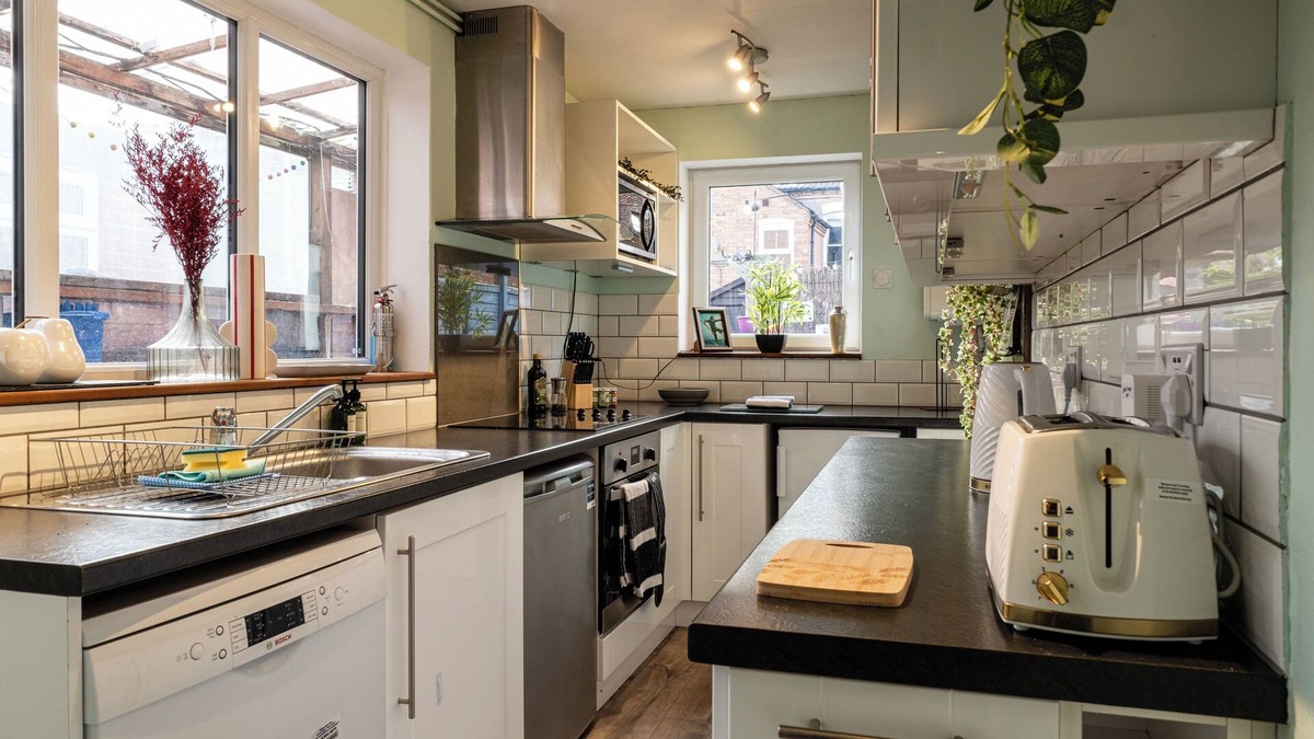 Pontrilas House | Lowell Street - Cosy 2 BD in Worcester