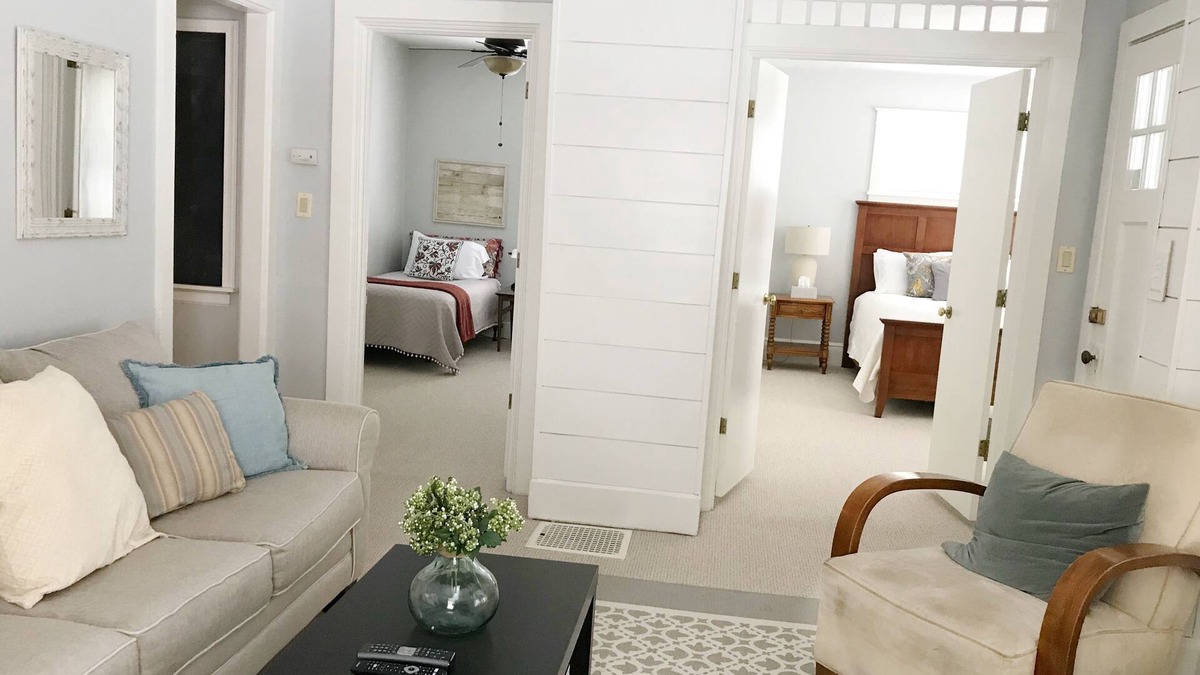 Batavia House | Lower 2 bedroom unit- Convenient in town location