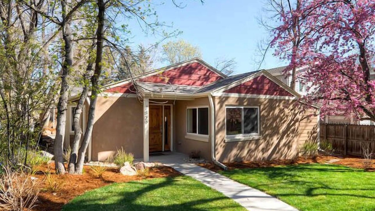 Interurban Park House | Lower Chautauqua Gem - 2/2 Complete Renovation with Gorgeous Backyard