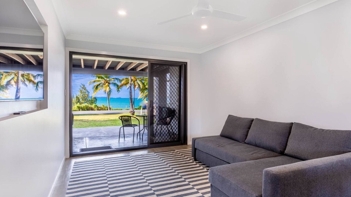 Lammermoor Beach Apartment | Lower level, Cute Apartment on Lammermoor Beach