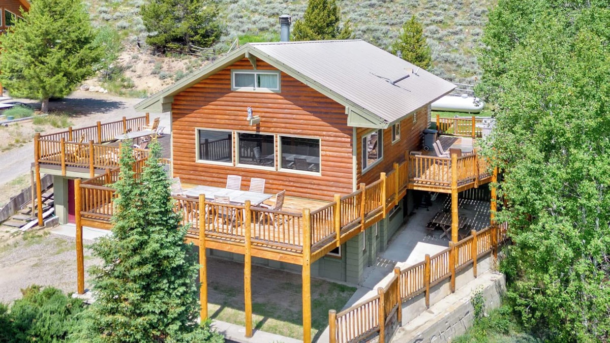 Stanley Cabin | Lower Stanley Lodge: Sleeps 13 w/Sawtooth Mountain View, Large Deck