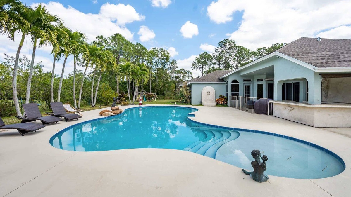 Hunt Club House | Loxahatchee Retreat: 5BR, Pool, BBQ, Kid-Friendly!