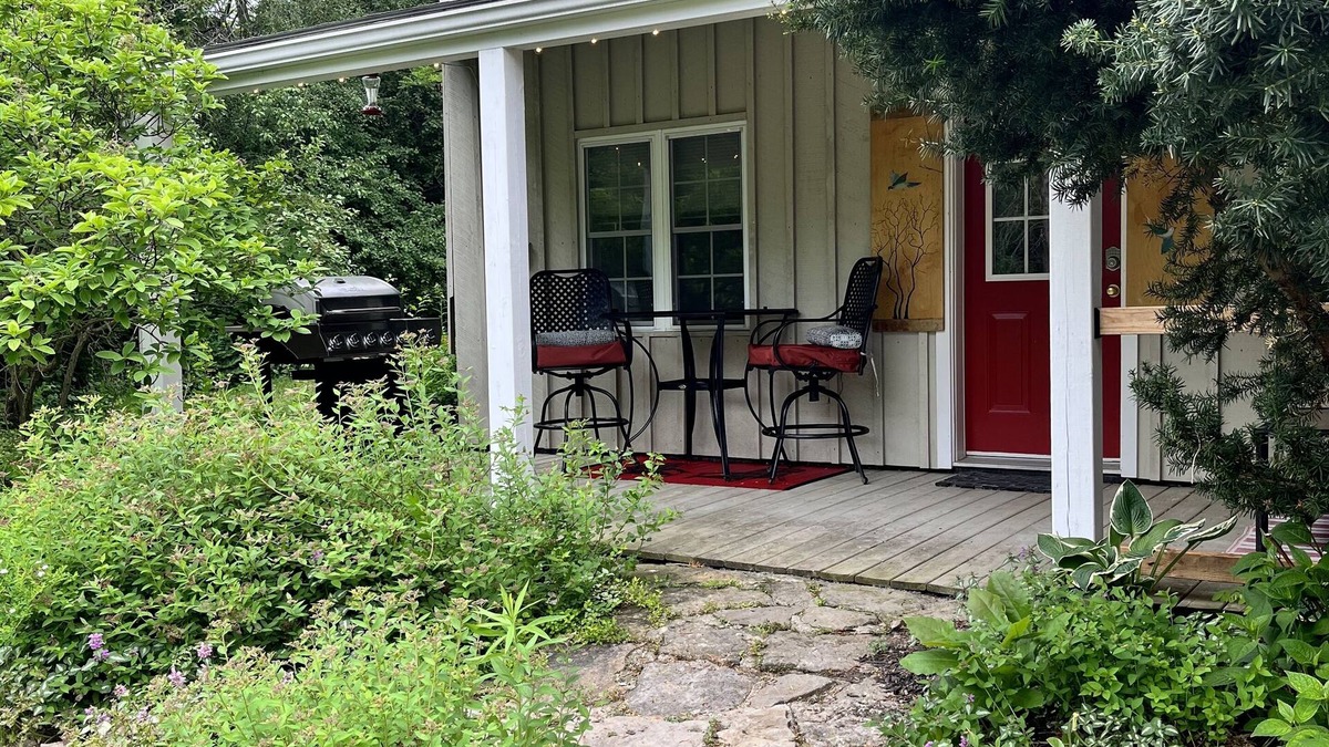 Prince Edward Apartment | Loyalist Bird House (park pass & close to horse ranch)