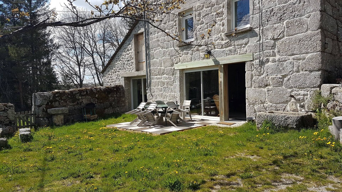 Rieutort-de-Randon House | Lozère Rieutort quiet gite on the edge of a small hamlet, near a stream