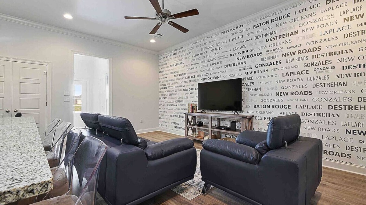 Highlands - Perkins House | LSU 2 BR | Pet Friendly|Pool| Fitness| Sleep 4