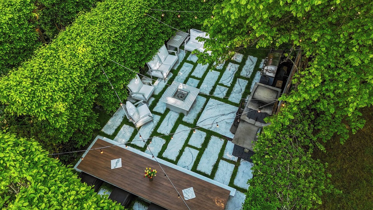 Top of the Hill House | LTR Downtown Mansion Walk to Everything, Parking, Indoor Outdoor Living