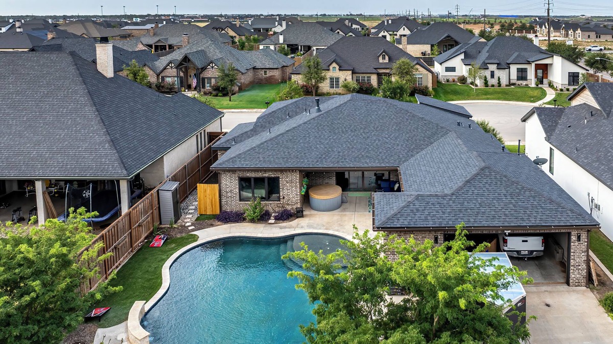 Lubbock House | Lubbock's Modern Oasis Pool/Hot Tub Gorgeous home