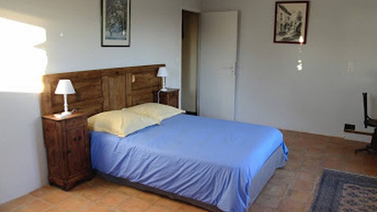 Mallemort House | LUBERON room with independent access, on the 1st floor of a village house