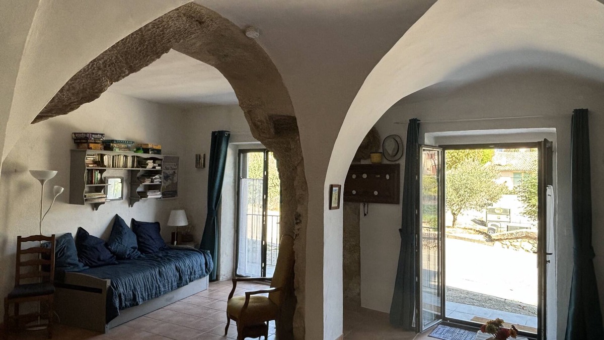 Cabrieres-dʼAigues House | LUBERON whole village house 2/6 persons,lake at 2000m