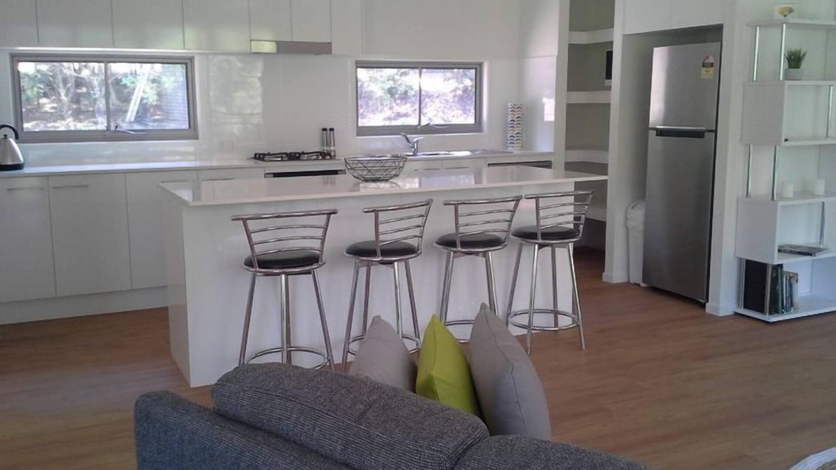 Montville House | Lucas Parklands - The Sanctuary, direct access to 'Great Walk' and Lake Baroon