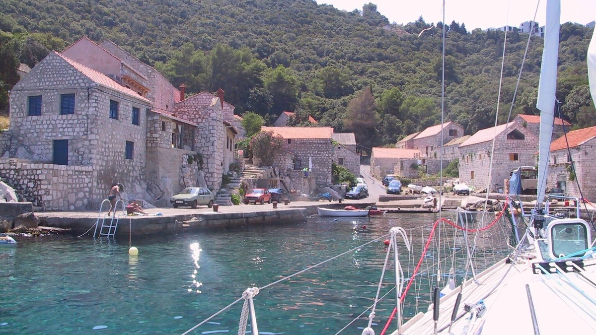 Cove Tri Zala (Zrnovo) House | Lucica Beachfront House #1 w/A/C & WIFI on Lastovo Island