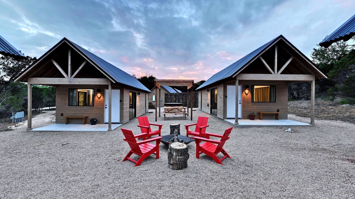Dripping Springs Hotel | Lucky Arrow Retreat - Dripping Springs