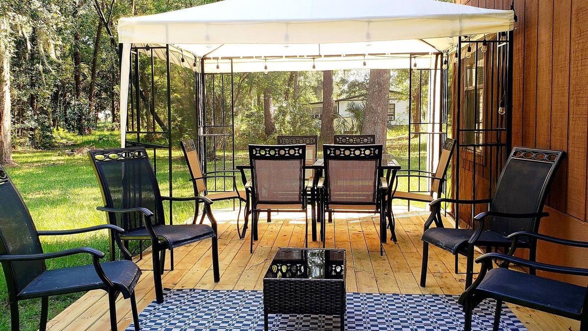 Jacksonville House | Lucky Lodge: 3Bd/2Bth Home Away from Home Sleeps8!