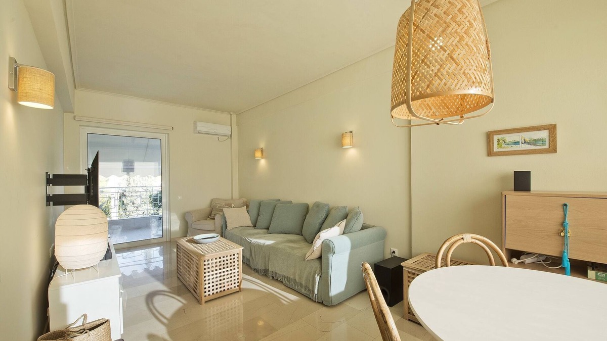 Vouliagmeni Apartment | LucyZen! Stylish Apt, Athenian Riviera, near beach