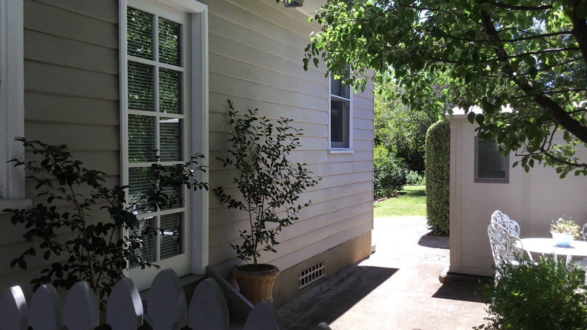 Bowral Cottage | Lulu's Cottage, a hidden gem — short stroll to Bowral CBD
