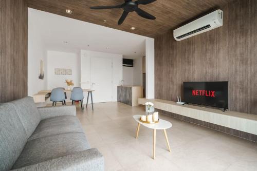 Tropicana Apartment | Lumi Tropicana Netflix CityView Balcony Muji 6pax