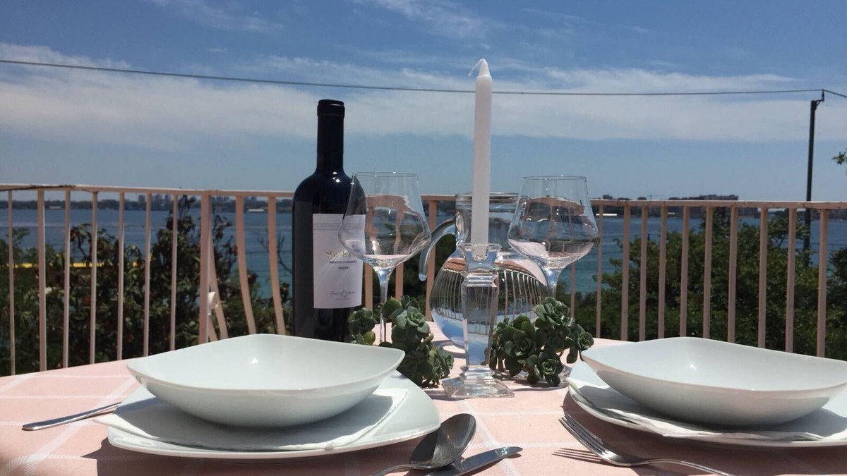 Taranto House | Lupus Inn . Fabula