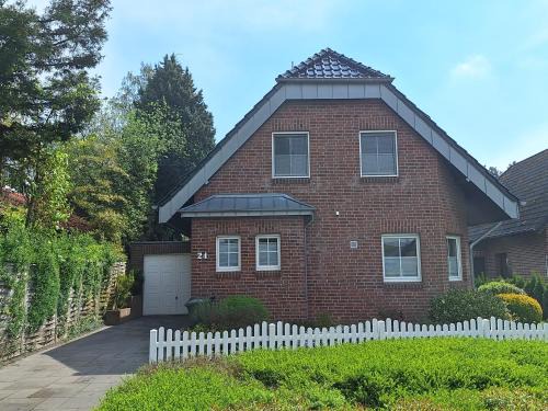 Wachtendonk House | Lurchi