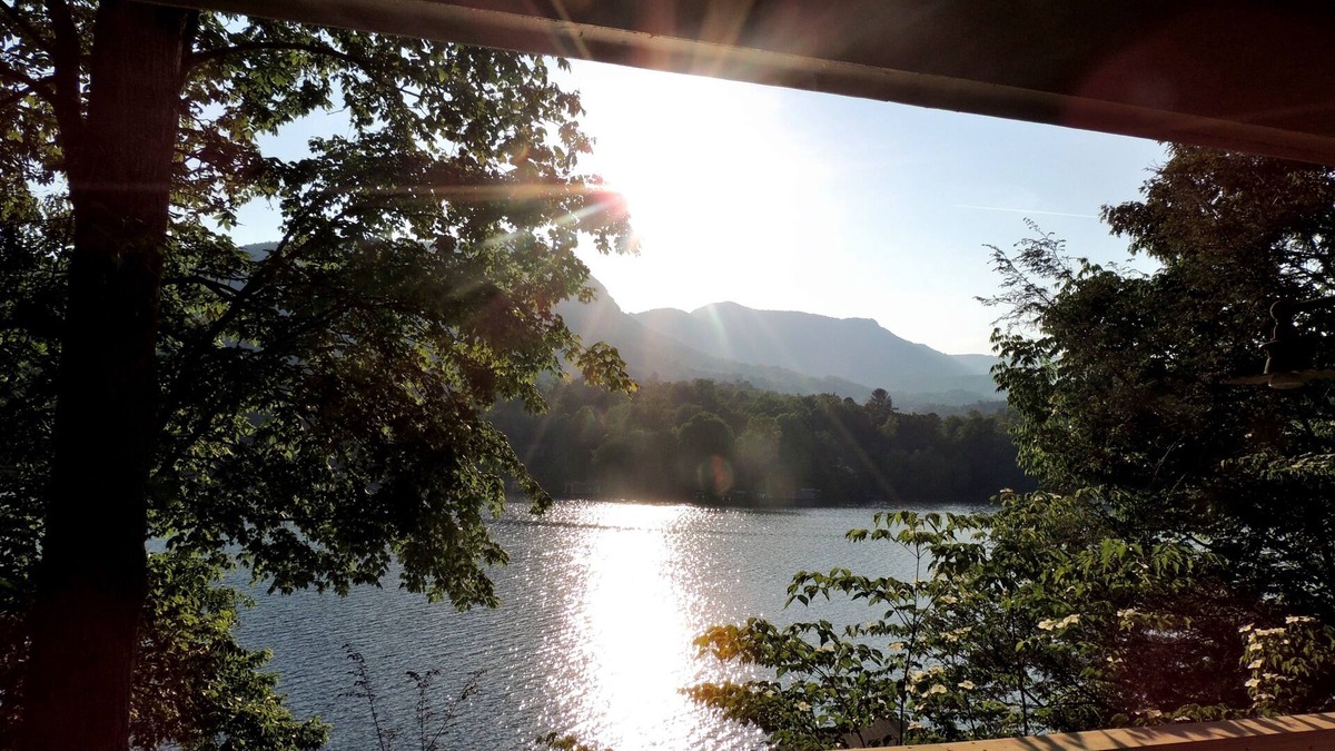 Lake Lure House | LURE ME - 5BR/3Bath Lakefront Home w/Hot Tub, Foosball Table & More.