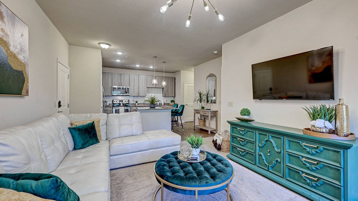 Northside Apartment | Lush Emerald Nr JAX INT Airport & Shopping