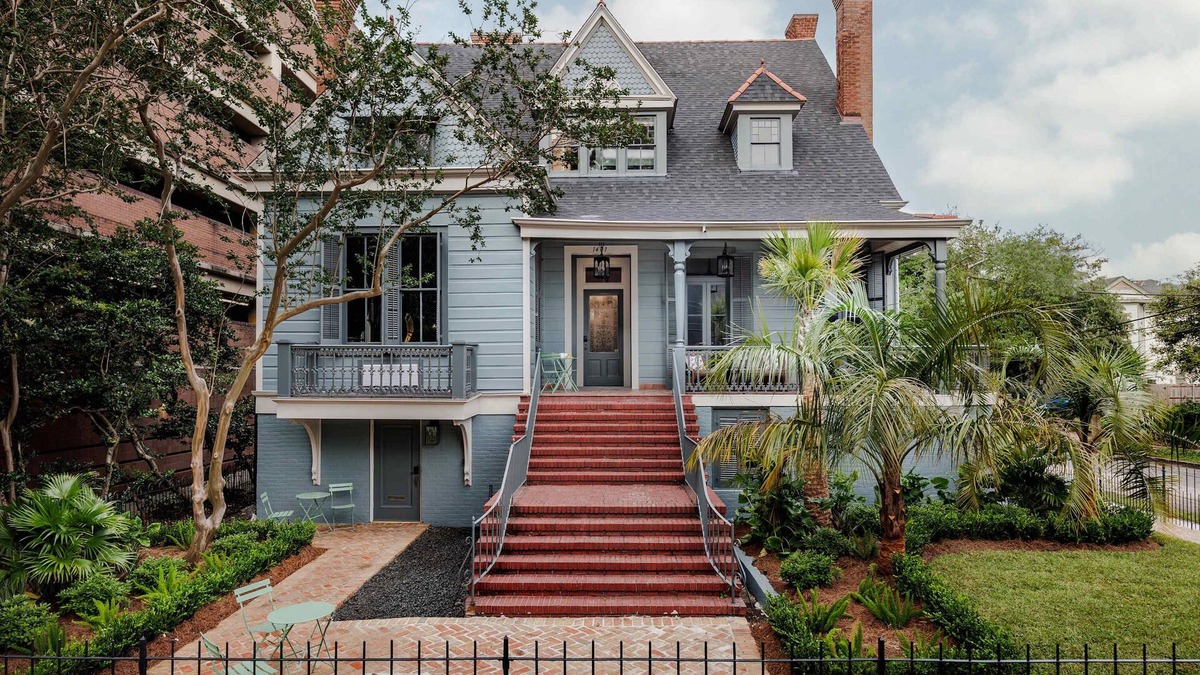 Touro Hotel | Lush Garden District Units With Shared Heated Pool