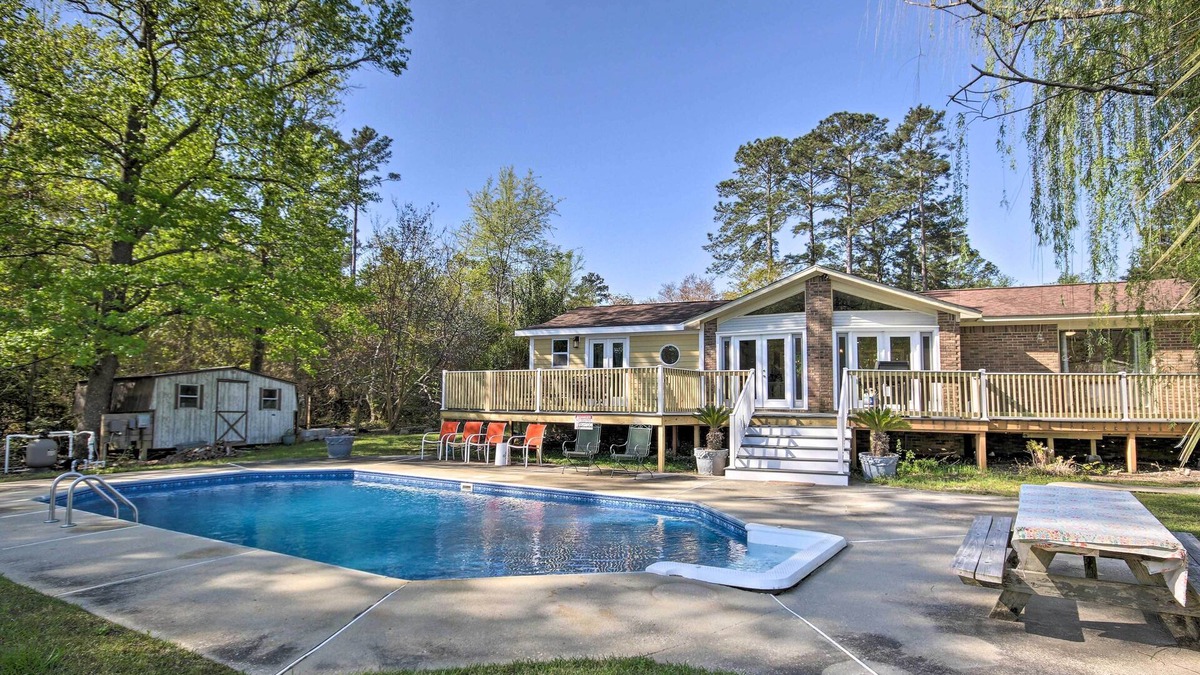Gilbert House | Lush Gilbert House w/Outdoor Oasis on Lake Murray