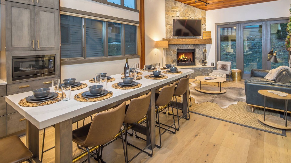 Big Horn House | Lush Ski-in/out Home! Wood Fireplace, Grill, Walk to Resort!