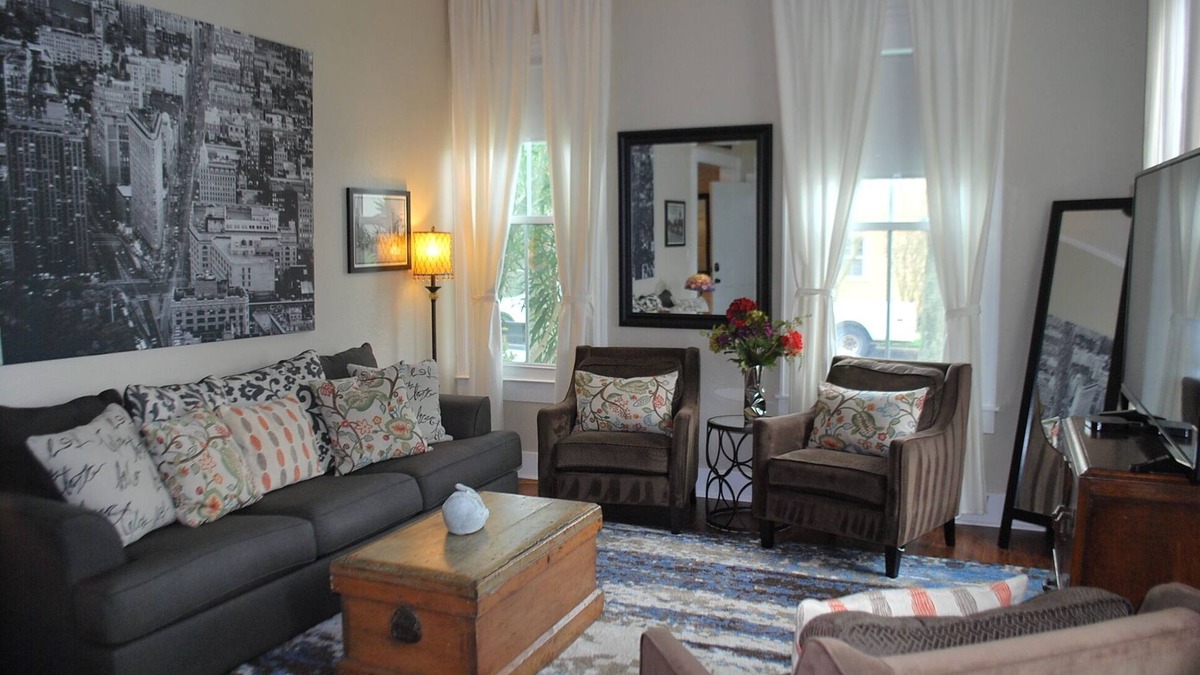 San Jacinto Apartment | Lux 2/1 -Steps 2 BEACH! Huge Living Room ☆ Self Check in ☆ Bikes ☆Grill