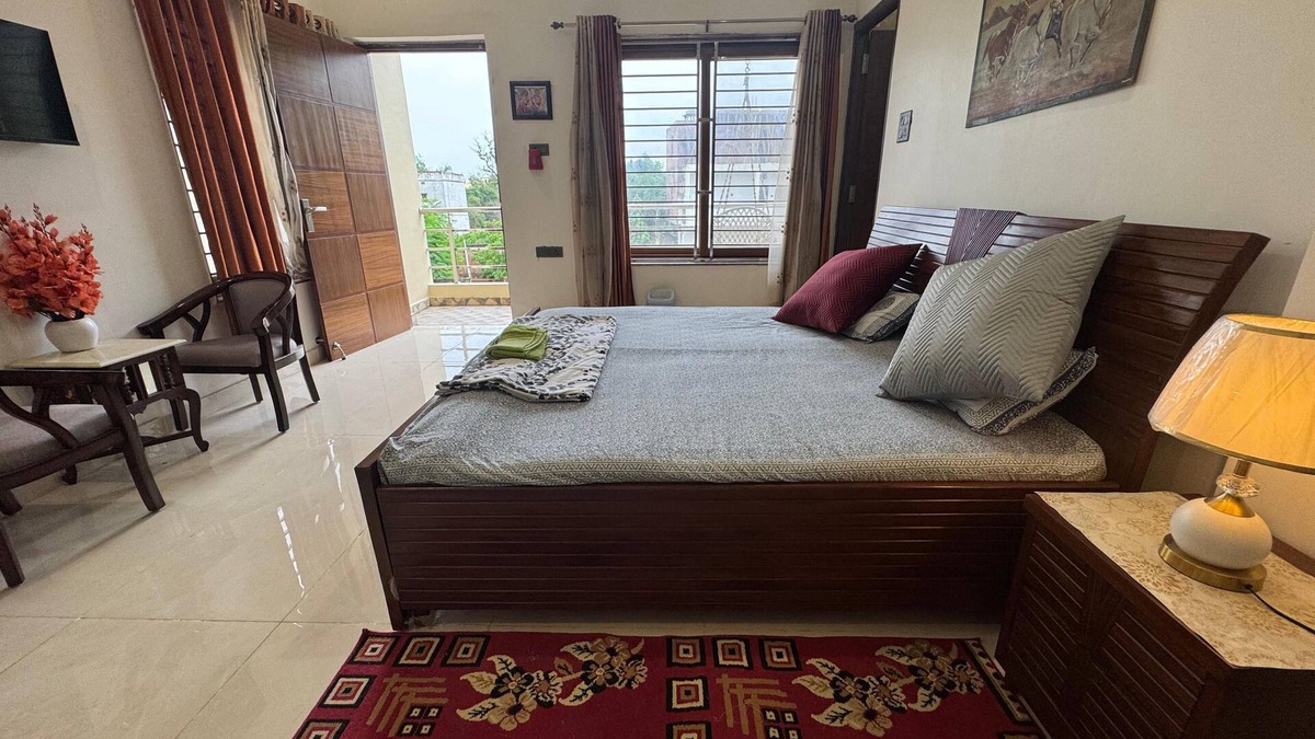 Kakarmatha Villa | Lux 3-Bedroom Villa with Balconies, Gym & Private Parking – Peaceful Yet Central