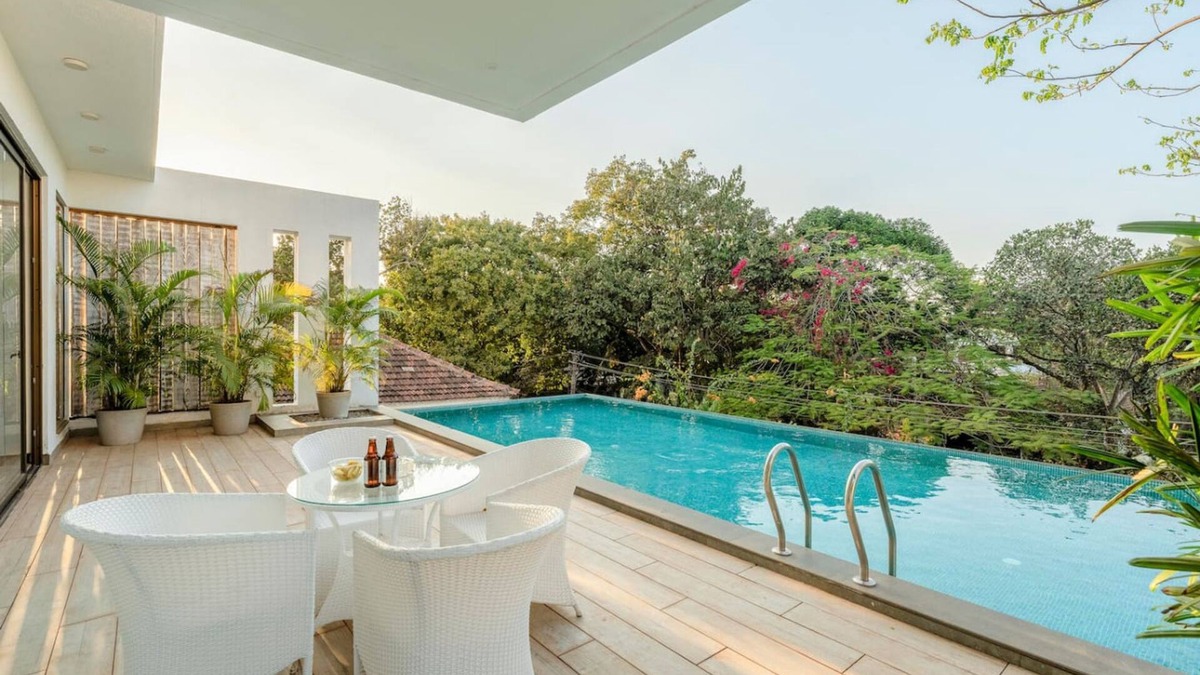Nerul Villa | Lux 4bhk w Elevated Pool 3km to Beach Lazy Duck