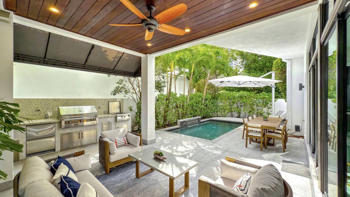 Coconut Grove House | Lux 4BR Retreat w/Heated Pool, BBQ, and Bikes