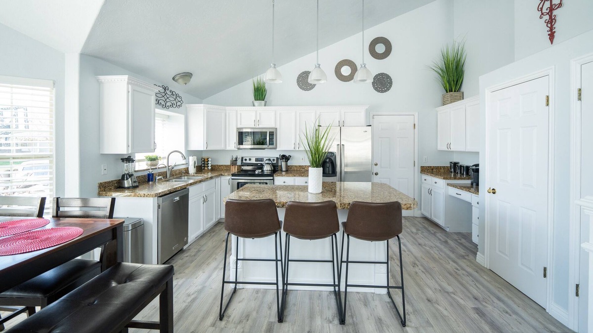 West Jordan House | Lux 5bd King w/Theater+Office