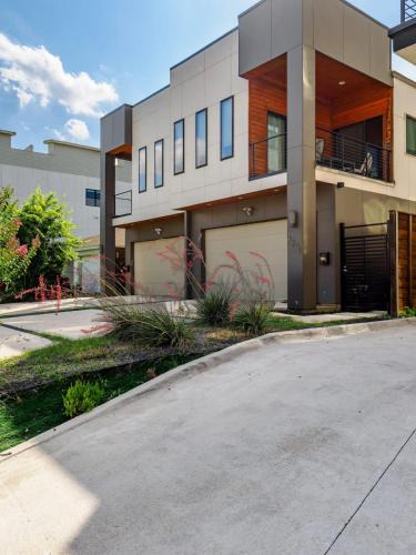 Old East Dallas House | Lux 6BR 2Game Rooms Dallas