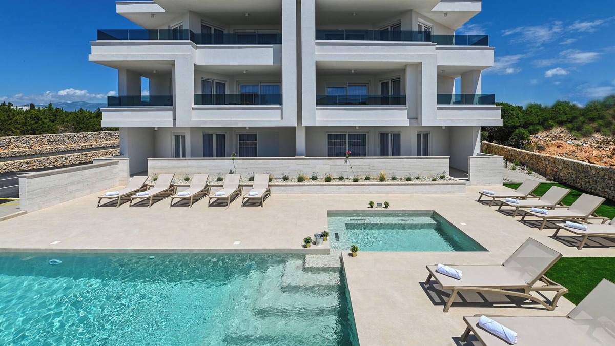 Zrce Apartment | Lux apartments for 10 with terrace and pool