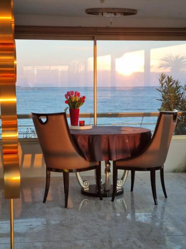 Villeneuve Loubet Beach Apartment | Lux- apparemment à Marina baie des Anges -vue de la mer
