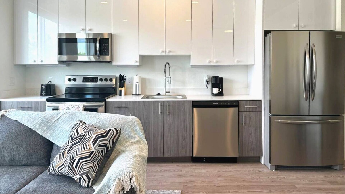 City Park West Apartment | Lux Apt Near Saint Joseph'sn