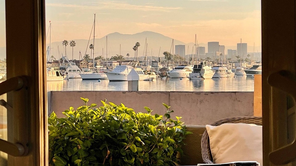 Balboa Peninsula House | LUX Beachfront Casa de Balboa 231 w/AC - Best View