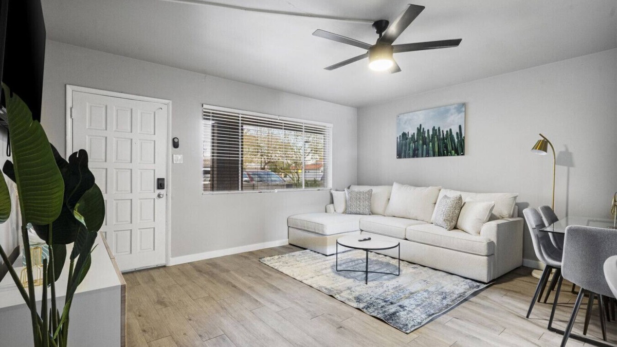 Peaceful Valley Apartment | LUX BED Stylish 2B Oldtown Scottsdale Free Parking