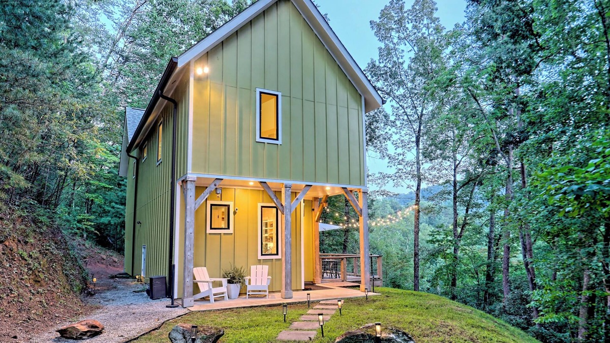 Clayton Cabin | Lux Cabin- Hot Tub, Mtn Views, Mins to Clayton