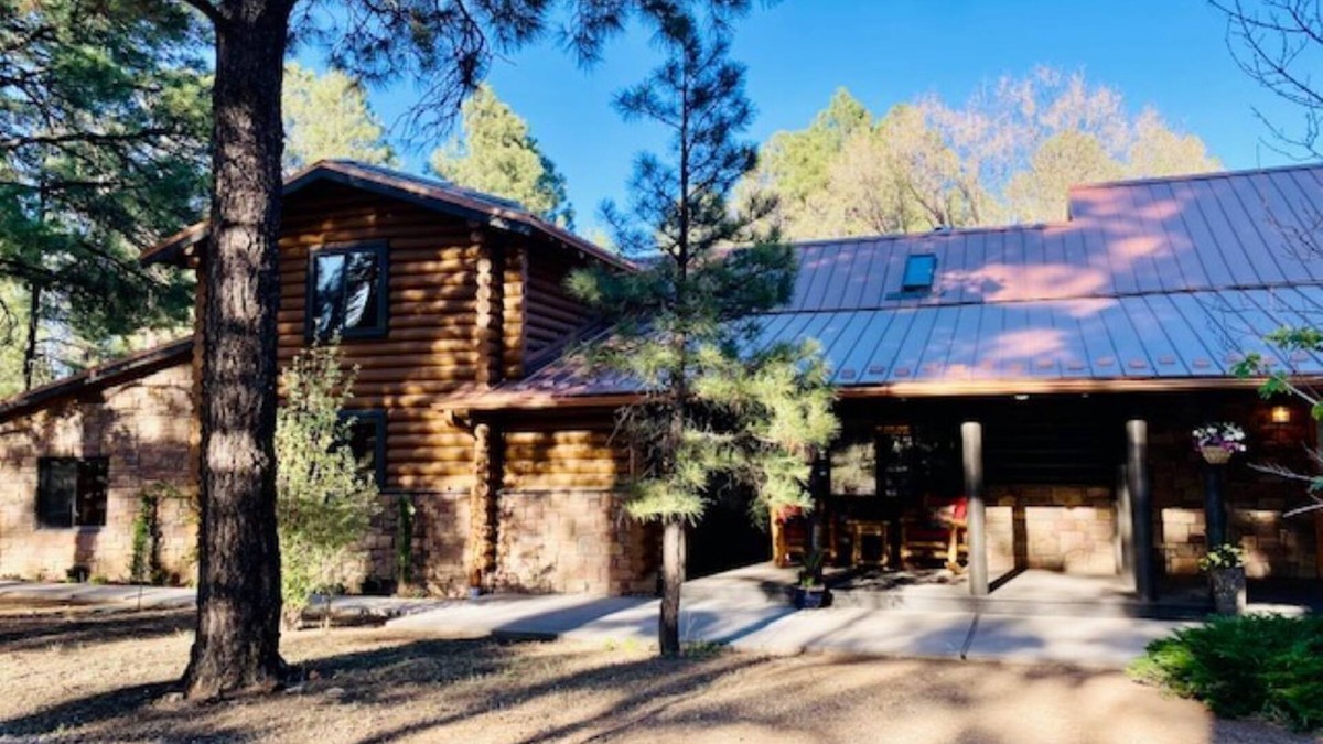 Flagstaff House | LUX Cabin on 6 beautiful acres. BEST IN FLAGSTAFF! Large groups welcome!