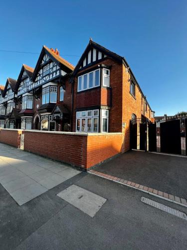 Nuneaton Apartment | Lux & Cosy Vibe in Nuneaton, Gated Parking