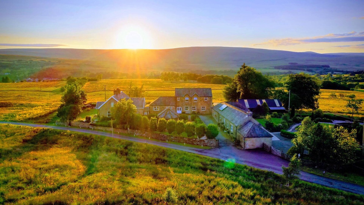 Newcastleton Cottage | Lux cottage 3 beds 3 baths, dog friendly, mountain biking, walking on doorstep