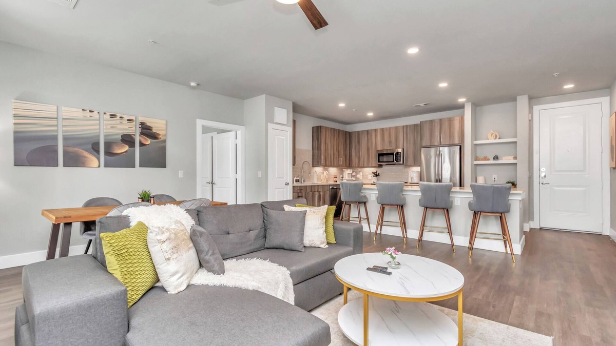 Katy Apartment | Lux & Cozy 2 Bedroom Suite - Resort Pool, Fitness Room & WiFi - Houston