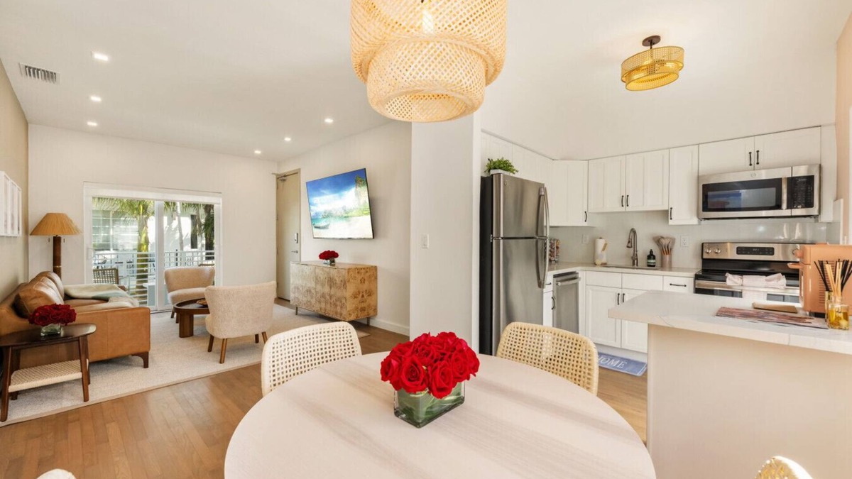 West Avenue Condo | Lux Designer Apt | 2BR/2BA in Heart of Miami Beach